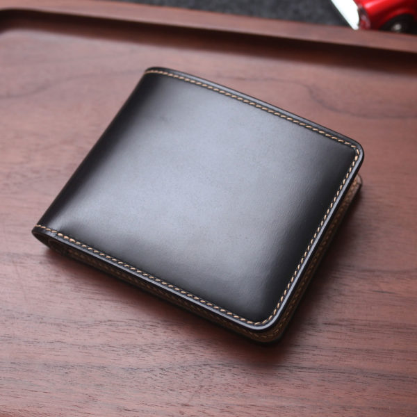 Modern Bridle Wallet feature pic